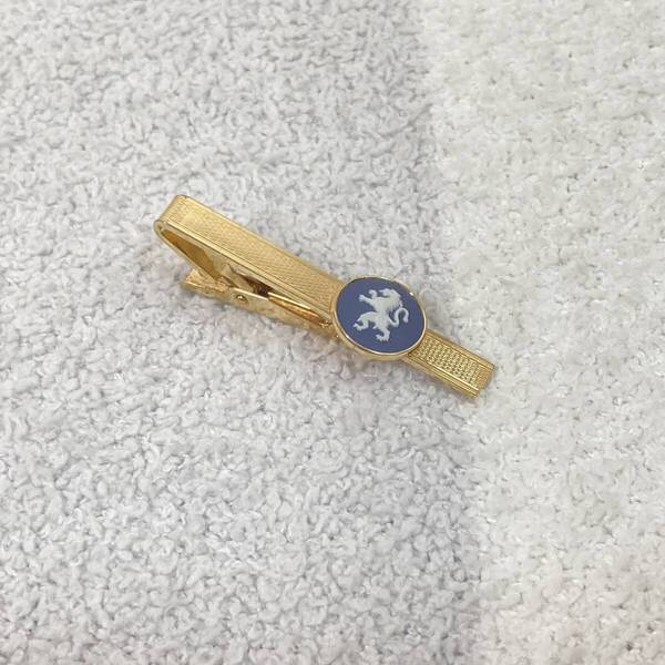【ウェッジウッド】ネクタイピン ゴールド 青 結婚式 フォーマル ビジネス パーティー 獅子 ジャスパー