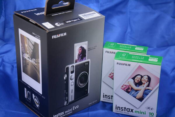 【送料無料】【新品】富士フイルム instax mini Evo ブラック INS MINI EVO C +チェキフィルム instax mini JP1 10枚入×2セット⑦
