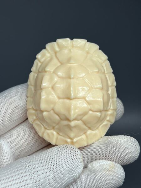 新品 置物 象牙果彫 核彫 亀の甲羅 縁起 長寿 健康 金運 根付 開運