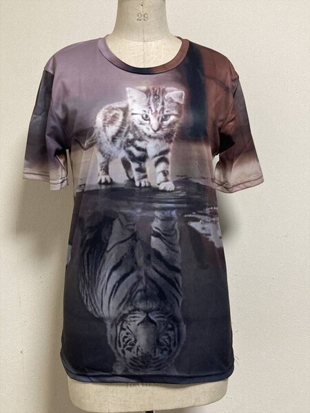 「変な猫Tシャツ 真の姿は白虎ネコ Mサイズ ※やや小さめ 説明文ご覧ください」 tface-g 【タグ:アクセサリー】 T13