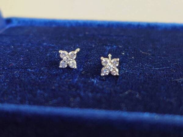 ヴァンドーム青山 カローラ ピアス★プラチナ Pt★現行品