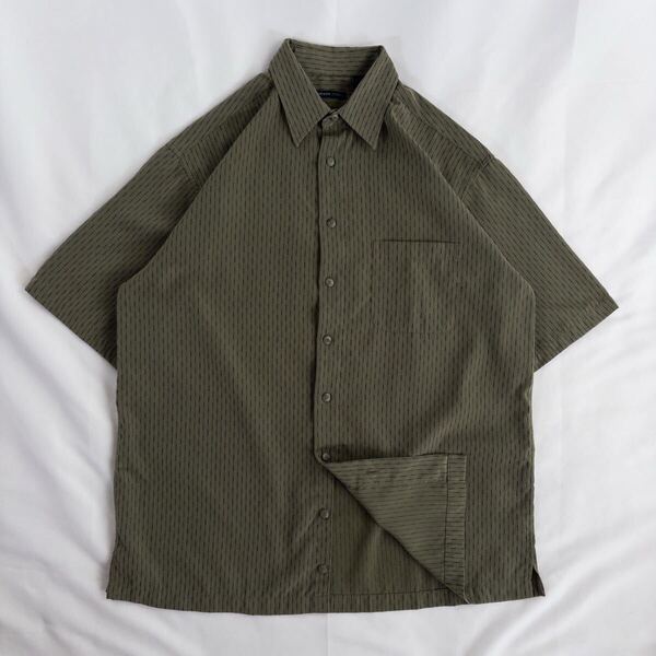 US Vintage 00s VAN HEUSEN STUDIO ポリエステル100% 刺繍 立体 3D エスニック 民族 幾何学模様 ストライプ ライン 総柄シャツ ポリシャツ
