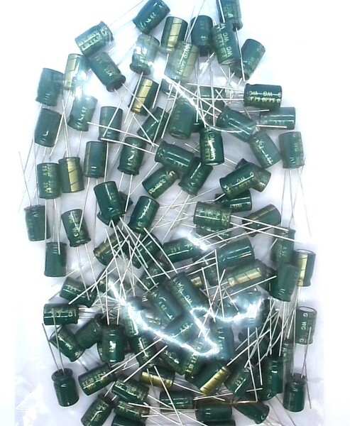 電解コンデンサ SANYO 105℃対応 WGL25V330μF 100本