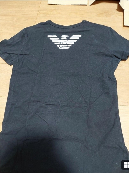 ARMANI エンポリオアルマーニ 黒 Tシャツ バックプリント ロゴ