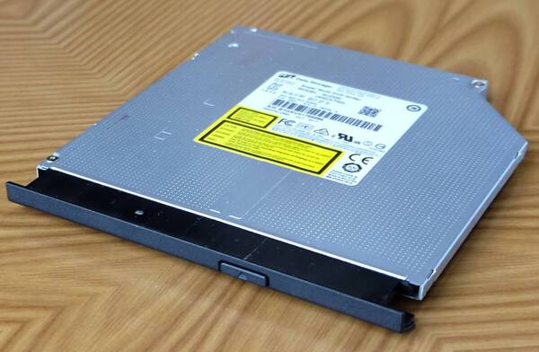 DVDスーパーマルチドライブ GUD0N SATA 9.5mm厚:動作確認済