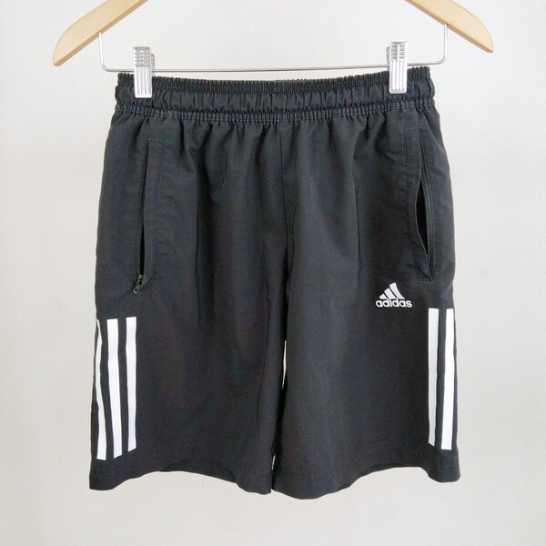 0523/160/adidas キッズ ボトムス ハーフパンツ スポーツウェア 黒 ブラック