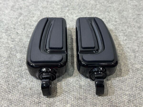 a 送料無料 新品 L グロス ブラック ペグ アジャスタブル ハイウェイ 用 調整可 ツーリング ソフテイル ダイナ スポーツスター FLH FLS XL