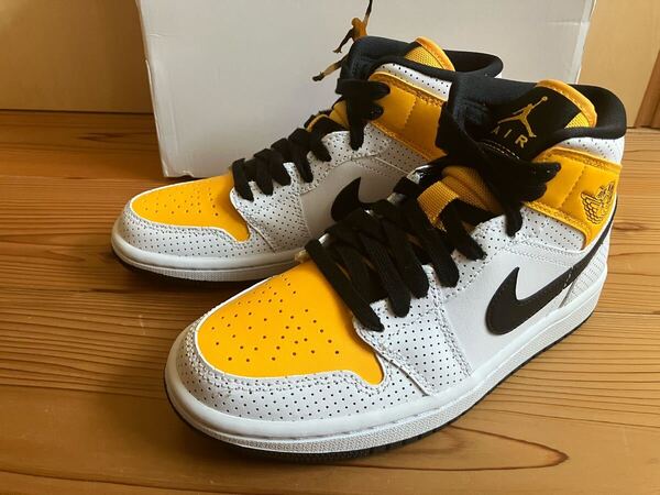 22.5cm 日本未発売 ナイキウィメンズ エアジョーダン1 ミッド BQ6472-107 NIKE WMNS AIR JORDAN1 MID White/Black/University Gold”