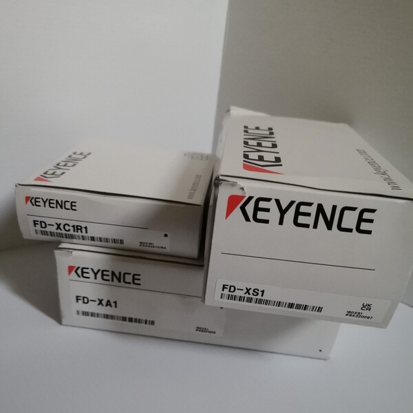 【新品】KEYENCE クランプオン式流量センサ 1L/minタイプ センサヘッド FD-XS1 クランプセットFD-XC1R1 コントローラ FD-XA1 3点セット