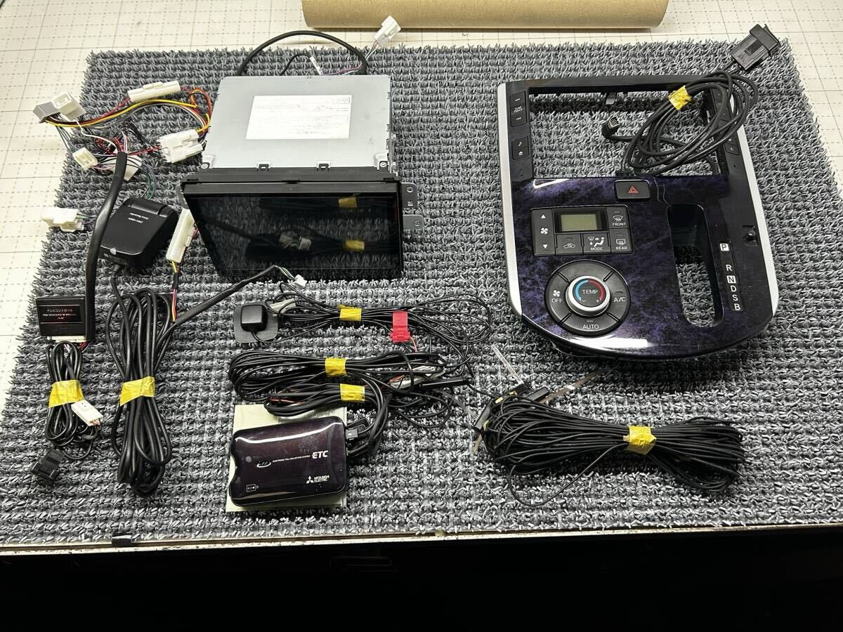 新品タッチパネル NMZP-W63D 2015年 新品ファン ダイハツ純正ナビ 新品タッチパネル NMZP-W63D 2015年 新品ファン ダイハツ純正ナビ
