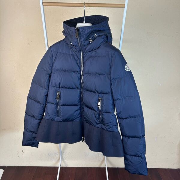 【美品】 MONCLER モンクレール ダウンジャケットペプラム NESEA ネセアネイビー00