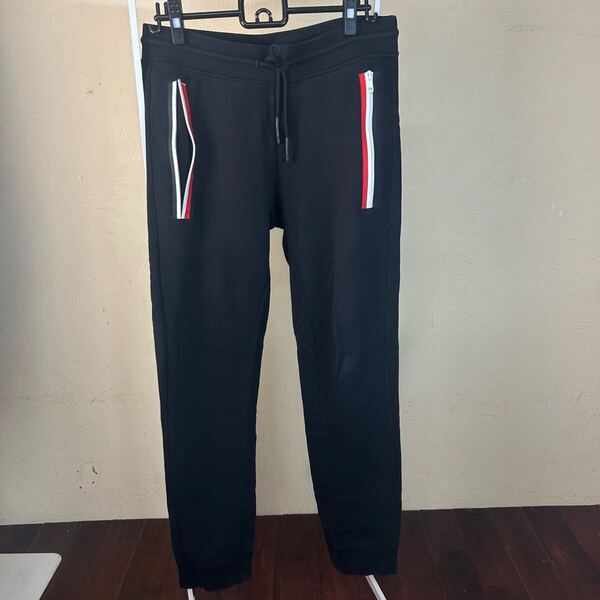 【破格最安値】MONCLER モンクレールスウェットパンツラバーワッペン黒M