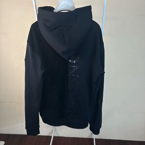 【美品】MONCLER モンクレールラバーワッペン背面ロゴ パーカー黒S