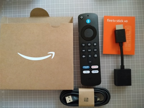 Amazon Fire TV Stick HD ストリーミングメディアプレイヤーリモコン。