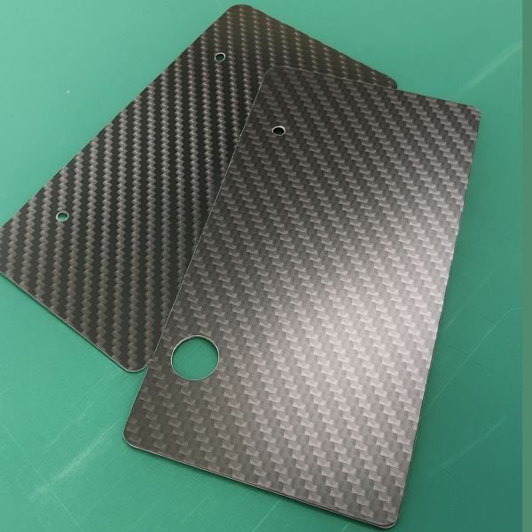 送料無料◆カーボン調 ダミーナンバープレート フロント & リアセット 330mm×165mm 普通車・軽自動車ナンバープレートサイズ