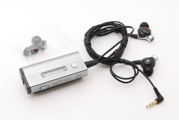 【動作確認済み】SONY MDR-NC300D ソニーのカナル型ノイズキャンセリングイヤホン 新品イヤーピース付き