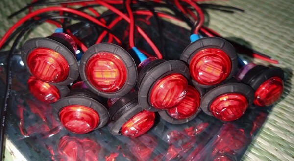 サイドマーカー レッド 10個セット 3 LED12〜30v 防水 防塵 ip67 埋込式 ユーロ ボルスカ日野フソウud いすゞボタンマーカー