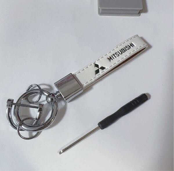 ミツビシ MITSUBISHI キーホルダー ドライバー付き 白