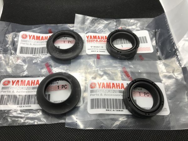 ヤマハ アクシス50 AXIS90 3VP/3VR フォークシールゴムシール オイルシール+ダスト各2個 オーバーホールレストア3VP-23144-00 93102-26436
