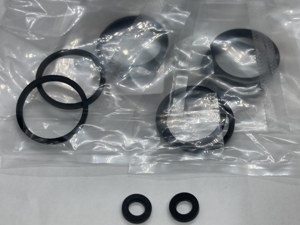 GSX400X 東京タワー インパルス(GK71E) ブレーキ キャリパーゴム オイルシール+ダスト オーバーホール69107-34200 59108-04A00/59107-40F00
