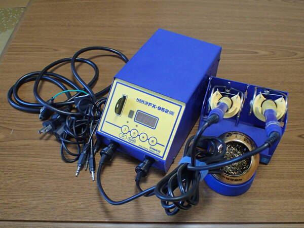 【中古】HAKKO FX-952 高出力温調式はんだこて (おまけ FM-2028 2本 ハウジング割れ手直し品、2本差しこて台)