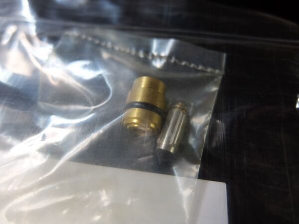 即決送込 RZ250R RZ350R フロートバルブ 2個セット RZ250 RZ350 (4L3 4UO 29L 29K 51L 1XG 3HM 1UA 1AR