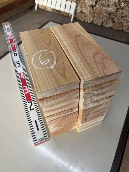送料無料*みつばち巣箱板スギ板20枚270mm×30mm×105mm⑥/無垢/天然木/重箱/花台/看板/ディスプレー/手作り/木工/DIY/蜜蜂/ミツバチ/杉