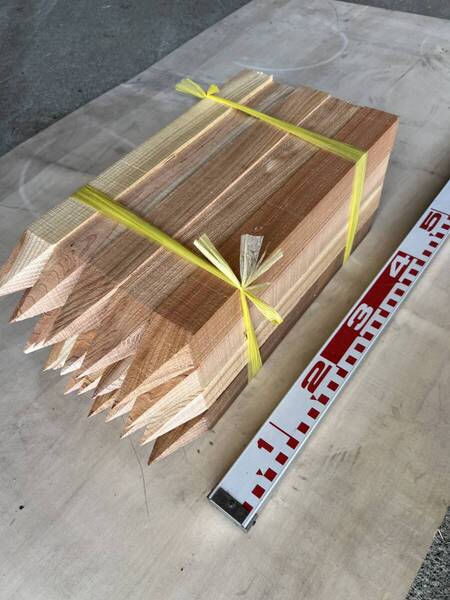 送料無料*杉角杭45×4.5×4.5cm20本セット/450×45×45/土木/木杭/測量杭/DIY/ガーデニング/支柱/看板/木工