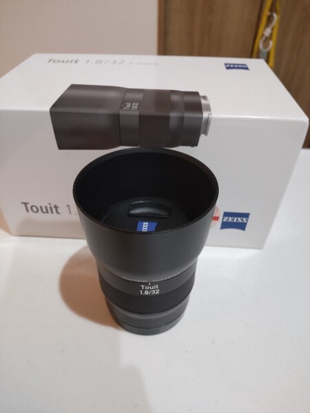 carl zeiss touit 32mm f1.8 sony e