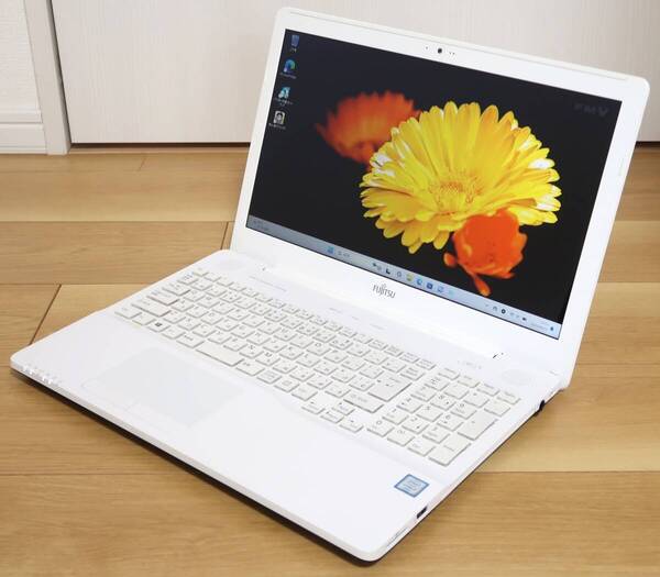 ★超美品プレミアムホワイト★高性能Core i7-6700HQ CPU/新品256GB SSD/8GB/Win11 24H2★富士通LIFEBOOK AH50/X