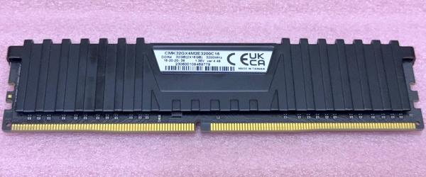 ◆Corsair VENGEANCE CMK32GX4M2E3200C16(一枚のみ) *PC4-25600/DDR4-3200 288Pin DDR4 UDIMM 16GB 動作品