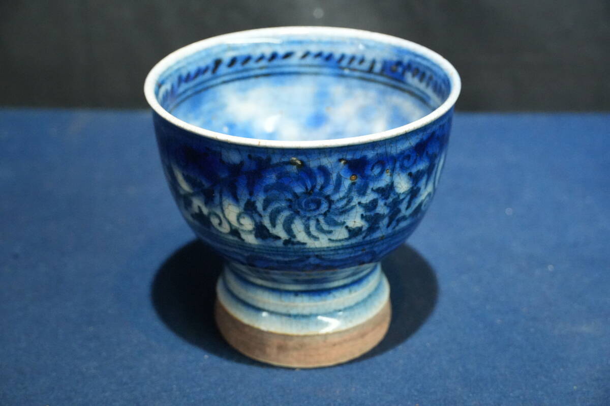 古美術 肥後 - 安南染付<br>花唐草文茶碗 | 古美術品専門サイト