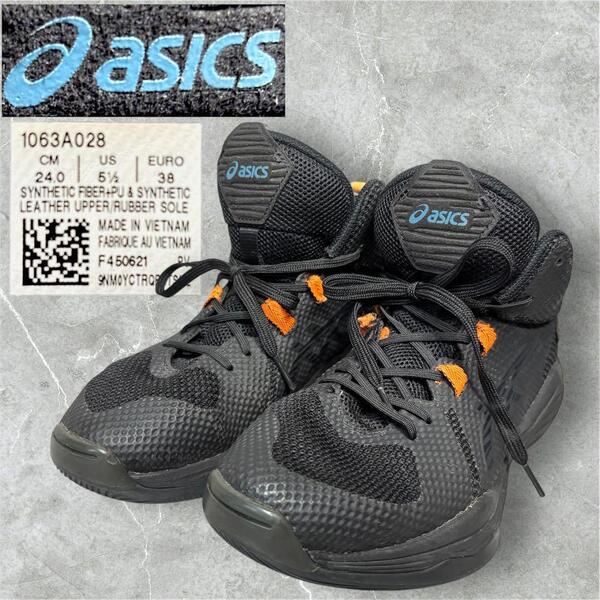 ASICS バスケットシューズ 1063A028 24.0cm ブラック×オレンジ ミドルカット ジュニア レディース対応 バッシュ スニーカー 黒 スポーツ