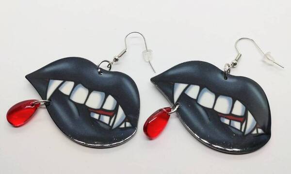 送料無料! アクリル 唇 くちびる 口 きば ピアス 両耳用 ロック ストリート パンク 病み系 ネオスマ