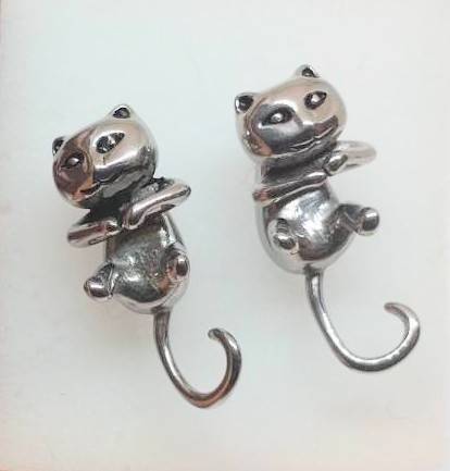 送料無料! 猫 ネコ ねこ キャット ピアス 両耳用 ストリート 病み系 ゴスロリ ロック ネオスマ
