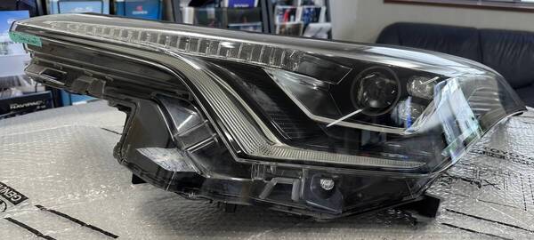 【送料無料】トヨタ C-HR 純正 左ヘッドライト LED 刻印4 KOITO10-101 81185-10891 CHRZYX10 点灯OK