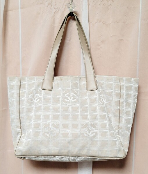 【CHANEL】トートバッグ ニュートラベルライントートMM ベージュ 大きめ