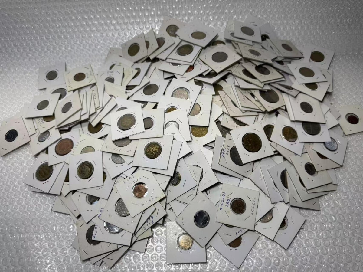 2 Dollar Coins 