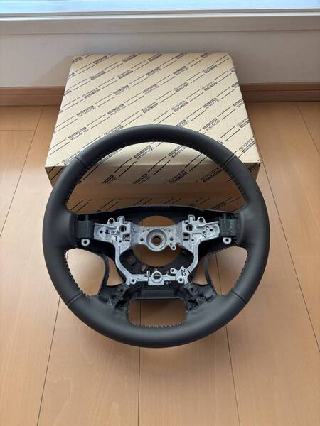 【新車外し】TOYOTA ランドクルーザープラド150系後期 純正 革巻きハンドル