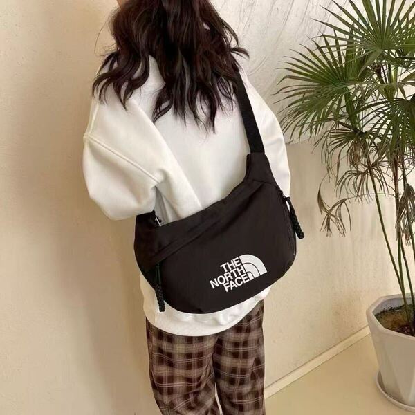 僅剩1点・今だけ限定価格!ザノースフェイス 男女兼用 ノベルティショルダーバッグ 大容量