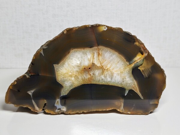 【茶メノウ】◆2.4kg◆ 瑪瑙 メノウ アゲート 原石 鑑賞石 自然石 天然石 誕生石 宝石 水石 鉱物 鉱石 置物 インテリア