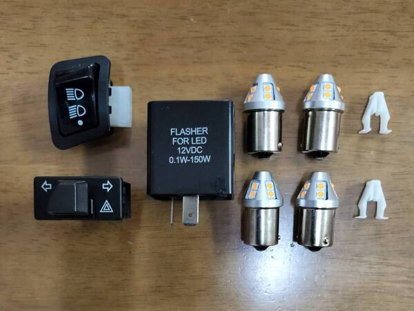 PCX125 PCX150 JF28 KF12 等に! ハザード機能付き ウインカースイッチ OFF機能付き ヘッドライトスイッチ ICウインカーリレー 高輝度LED