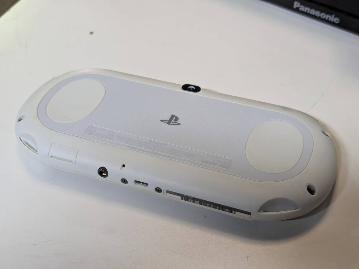 Yahoo!オークション -「白 (ホワイト)」(PS Vita本体) (PS Vita