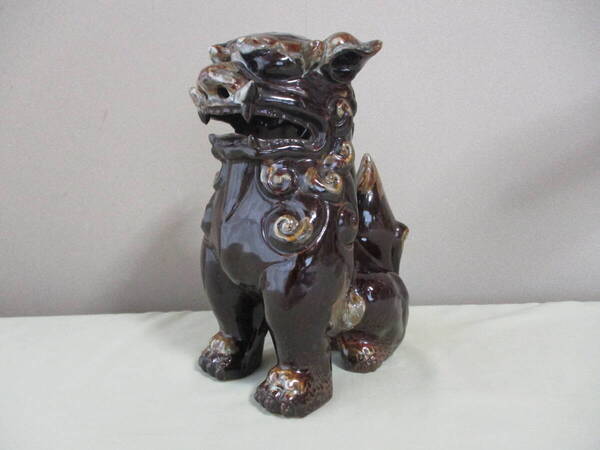 獅子の置物(シーサー・狛犬): 魔除け 陶器製 焼物 インテリア