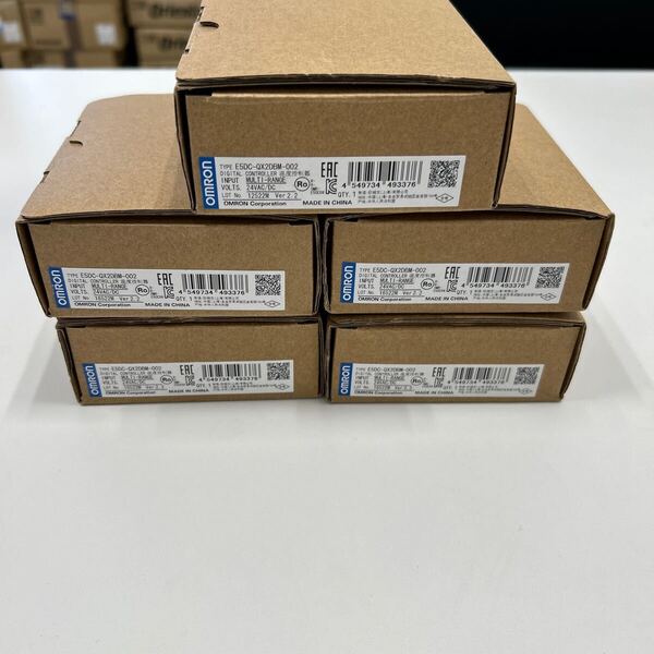 OMRON オムロン 温度調節器(デジタル調節計)(22.5mm幅DINレール取り付けタイプ) E5DC-QX2DBM-002 5個