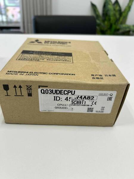 ★未使用品 三菱電機 ユニバーサルモデル Q03UDECPU シーケンサ PLC 2019年製