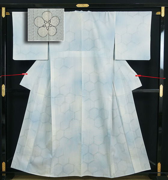 夏物 夏のきもの 縦絽ぼかし 亀甲地紋入り色無地 梅鉢紋入り 正絹 11916