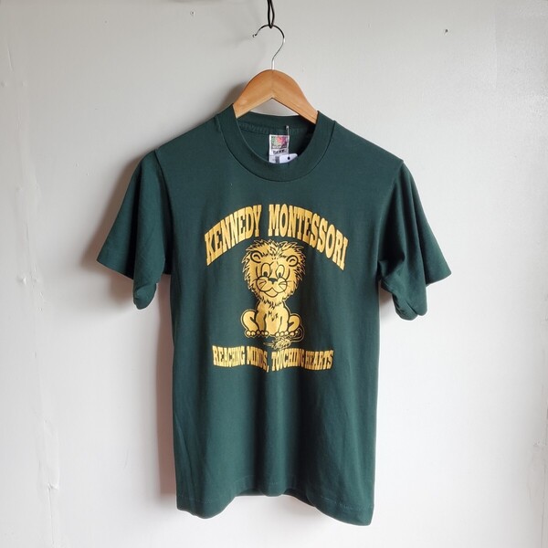 I3◆【sizeS】90s USA製 FRUIT OF THE LOOM BEST カレッジプリントTシャツ 半袖 緑 グリーン アニマル ライオン vintage 中古 USED 古着