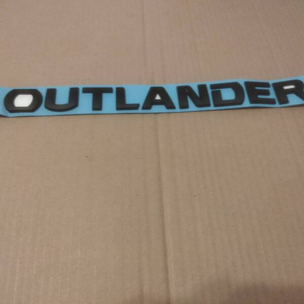 【ゆうパケット送料込】OUTLANDER(アウトランダー) 大型エンブレム マットブラック 横31cm×縦3.8cm×厚さ4mm ① 三菱