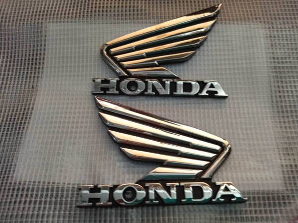 【ゆうパケット送料込】HONDA(ホンダ ウィング) 3Dエンブレム メッキシルバー 縦7cm×横9.5cm×厚4mm 左右2枚組 ⑦